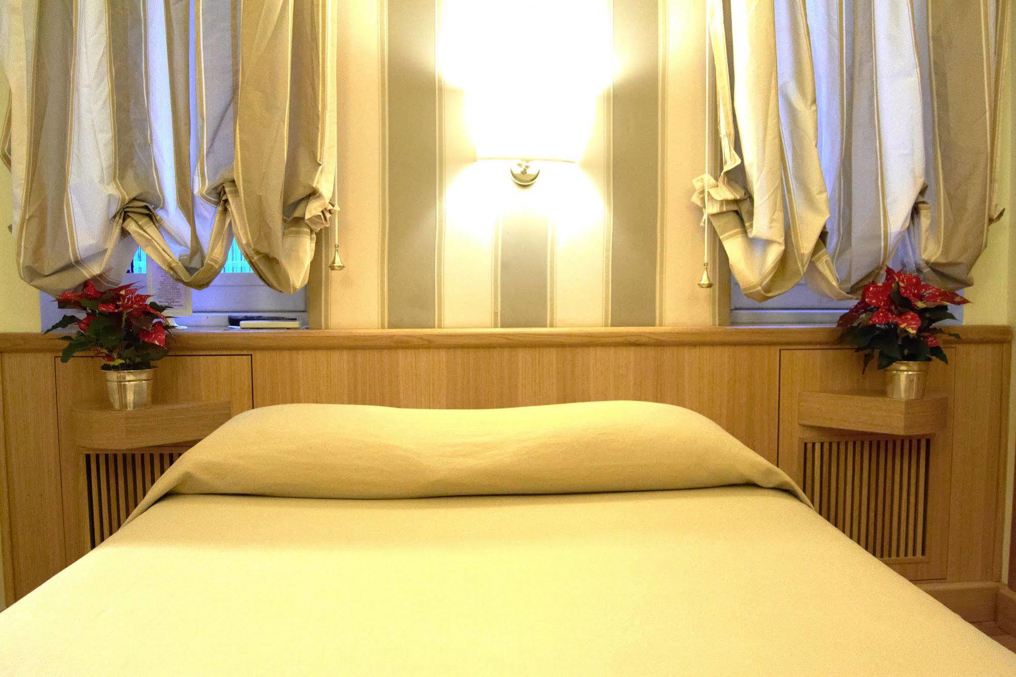 Domus Cavour Guest House Rome Buitenkant foto